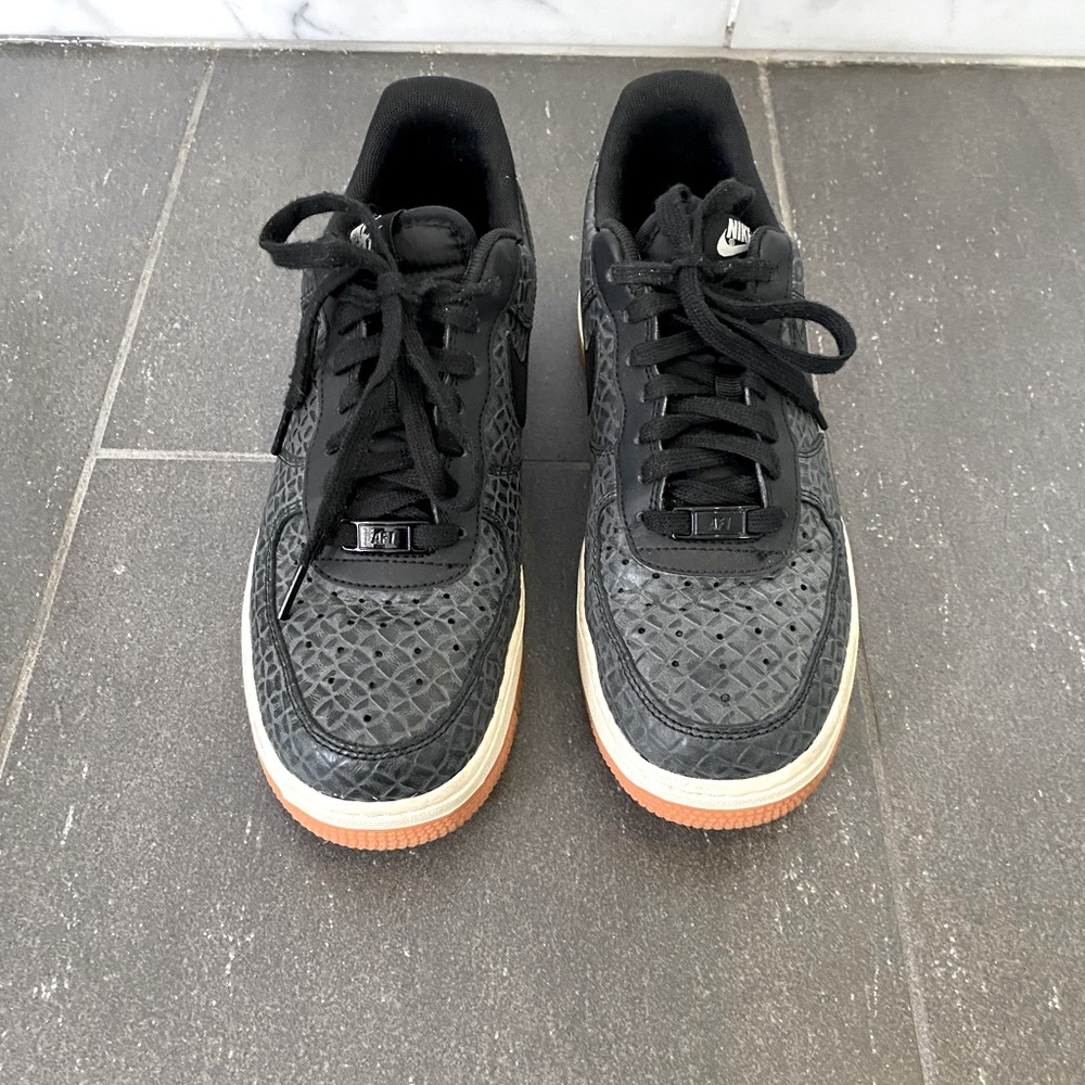 Nike Air Force in black pebbled leather
